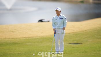 이다연의 5번홀 아이언샷 장면