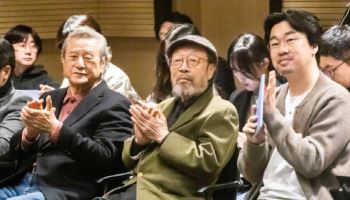 대학로서 후배들 만난 신구·박근형 "한국 연극의 희망 보여"