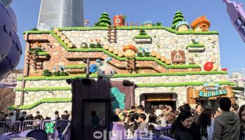 “메이플 마을이 현실로…롯데월드 ‘신규 어트랙션’ 직접 타보니