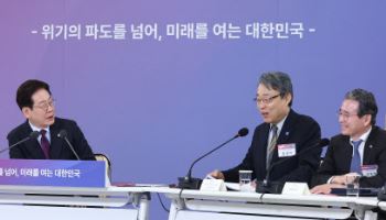 李대통령 "아직 모른다"…중동정세 대응 '철저' 당부