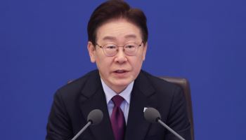  李 “남은 4년여, 속도 2배 높이면 9년”…행정 속도전 강조