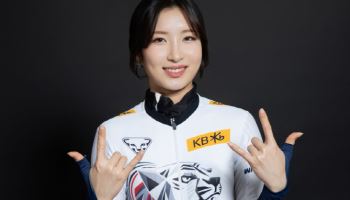 “금빛 기운 안고 마운드로”…김길리, KIA 승리 기원 시구