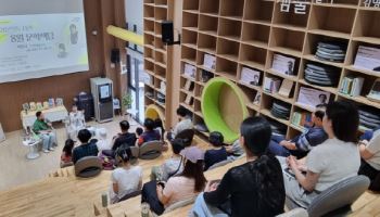 김홍 작가, 중화문학도서관 상주작가 2년 연속 활동