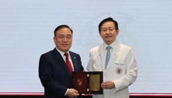 엠에프씨, 차세대 의사과학자 양성 지원 공로로 감사패 수상