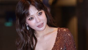 현아, 그루비룸 소속사 앳에어리어와 결별