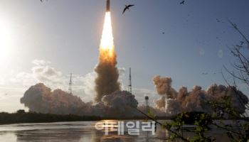 ‘아르테미스 2호’ 지구 귀환…샌디에이고 인근 바다에 착수