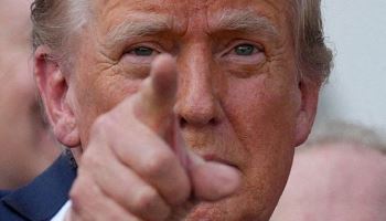 트럼프, 협상 결렬 시 고강도 군사행동 예고…이란 압박 강화