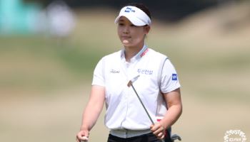 '슈퍼 루키' 김민솔, 2타 차 선두로 시즌 첫 승 도전…"공격적 플레이하겠다"