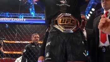정다운 이겼던 울버그, 부상 딛고 프로하스카에 TKO승...새 UFC 챔피언