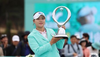 와이어 투 와이어 우승 '슈퍼루키' 김민솔…"샷감 50%였는데"