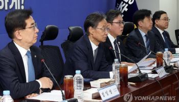 與 "차량 2·5부제 따른 보험료 인하 논의중…늦어도 다음주 발표"