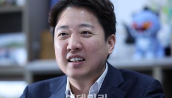 AI로 공약짜고 여론조사…'그들만의 리그'된 정치 진입장벽 허문다①