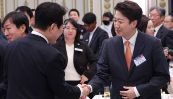 "주무십시오"...자정 넘긴 李대통령 메시지에 이준석 반응
