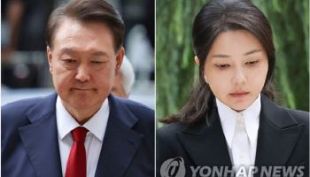 8개월만 법정 재회한 尹 부부…尹 '애틋 시선' 속 김건희 "증언 거부"