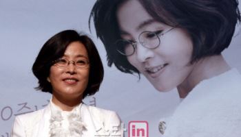 이선희, 4년 공백 깼다…자작곡 담은 신보로 오늘 컴백