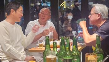 `20돌` 깐부치킨 내실 다진다...젠슨황 치맥회동 효과 톡톡