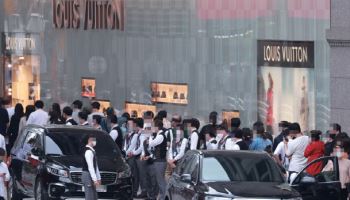 불황도 못말린 韓명품 과시욕, 작년 '에루샤' 5조원어치 샀다