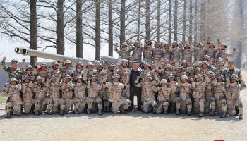 김정은, 김일성 생일에 포사격경기 봤다…"포병 무력 현대화 관철"