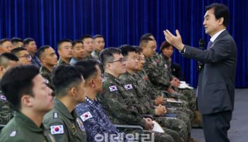 안규백 “핵잠으로 대양해군”…해병대엔 “준4군 완성” 주문