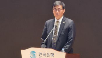 이창용 총재 “국제 회의 출장, 이란전쟁과 엔트로픽이 화두”