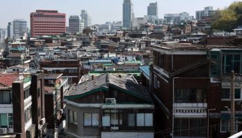 "묘수" vs "투기꾼 살려주기"…대단지에 '4평 원룸' 넣는 사연