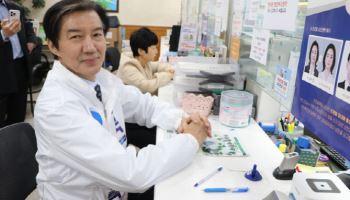 "평택에 뿌리내리겠다"...전입신고한 조국, 선거 행보 본격화