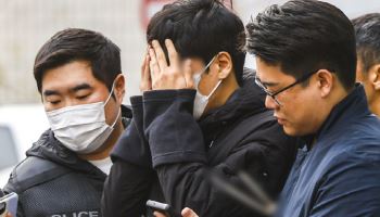 인분 테러·래커칠 '보복대행' 일당 3명, 구속 기소