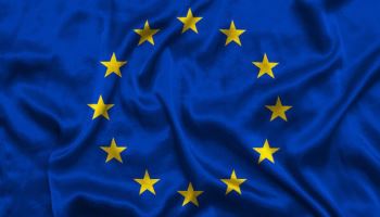 EU, 2027년 2월부터 스마트폰 교체형 배터리 의무화…삼성·애플 설계 전면 재검토 불가피