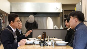 "데이트도 사치죠"...청년들과 한끼 소통 나선 정원오, '맞춤형 AI복지' 제시