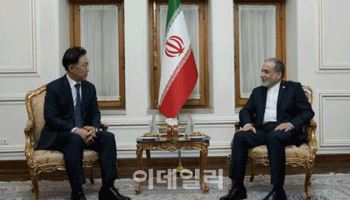 정병하 특사, 이란 외무장관 만나…"우리 국민 및 선박 안전 당부"