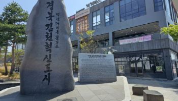 '임대' 현수막만 빼곡한 역전 상가…사람 그림자도 안 보이는 먹자골목