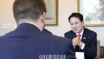 장동혁 만난 ‘뒤통수’ 사진 국무부 인사는 ‘차관 비서실장’