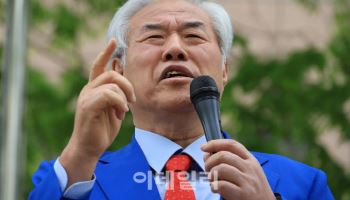 보석 후 또 집회 나온 전광훈…"나 없으면 광화문 존재 안 해"