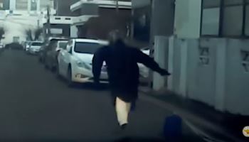 "이젠 안 오겠지"...헬멧까지 쓴 채 왜 그렇게 도망갔나 했더니