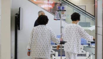 연명의료 유보·중단, 시행 8년 만에 50만건 넘어…환자 스스로 결정 비율 늘어