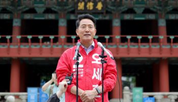 빨간 점퍼 입은 오세훈, 첫 도심 유세…“서울 사수·독주 저지”