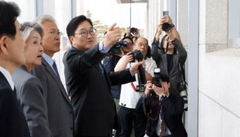 판문점선언 8주년…文 "김정은, 트럼프와 다시 마주 앉아야"