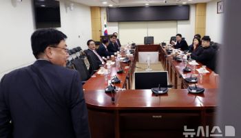 국힘 개혁파 “송언석 원내대표 조기 사퇴 없어야”