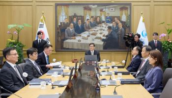 이란 전쟁에 물가 우려 컸던 4월 금통위…“기대인플레 확대 경계”