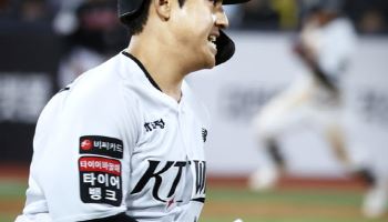 강민성, 연장 10회말 끝내기 안타...KT, LG에 짜릿한 역전승