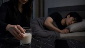 "결정사로 만난 동거녀가 준 우유 마셨다가"...범행 전 '곁눈질'