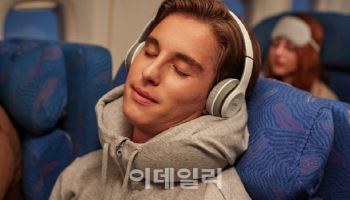  목베개 후드, 방수 가방…여행 완성시키는 갓템은?