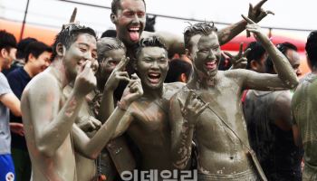  탈춤, 고추장 요리, 수중 줄다리기…한국서만 즐길 수 있는 축제 만든다