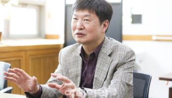 "기존 중복상장까지 풀어야 K디스카운트 해소…日 사례 참고해야"