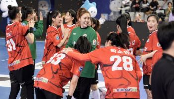 삼척시청, SK전 PS 10연패 끊었다...女핸드볼 챔프전 기선제압