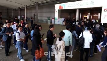  맛보고 즐기고 정보 얻고…기다림도 즐거운 '여행 축제'