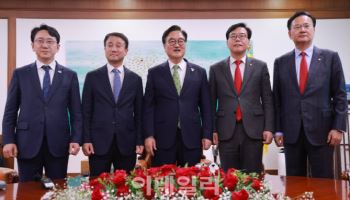 '노동절 136주년' 민주 "노동존중 사회" 국힘 "반시장 규제 바꿀 것"