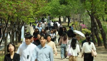 포근하다 밤 비…연휴 셋째 날 전국 확대