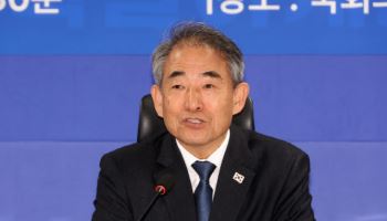 與윤준병, 조국 '호남 객토론'에 "산업폐기물…정치토양 죽이는 것"