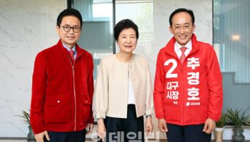 전직 대통령 힘 받는다…국힘 TK 후보, 박근혜 전 대통령 예방